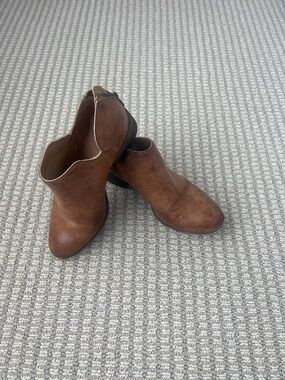 b.o.c. Born Concept Celosia Ankle Booties Size 7